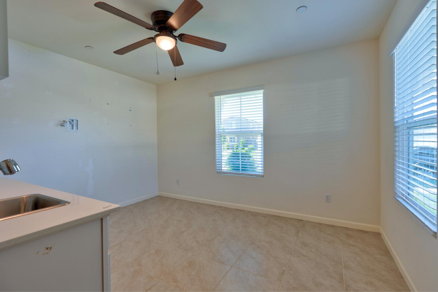 Detail Gallery Image 13 of 72 For 753 Heitz Way, Merced,  CA 95348 - 5 Beds | 3/1 Baths