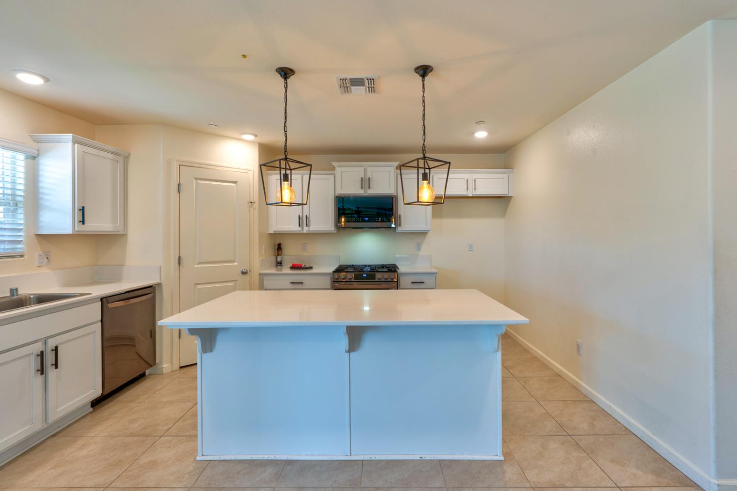 Detail Gallery Image 26 of 72 For 753 Heitz Way, Merced,  CA 95348 - 5 Beds | 3/1 Baths