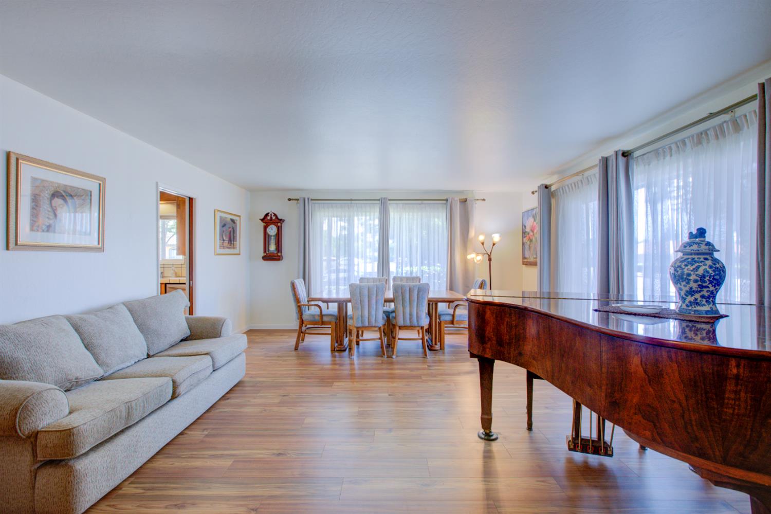 Detail Gallery Image 5 of 41 For 701 W 6th St, Gilroy,  CA 95020 - 3 Beds | 2 Baths