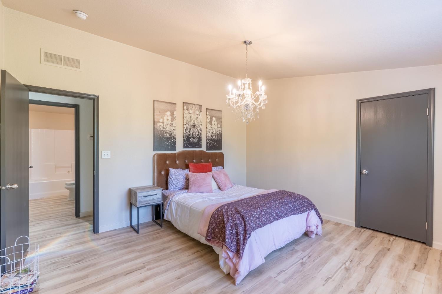 Detail Gallery Image 7 of 11 For 1112 Ladd Rd, Modesto,  CA 95356 - 3 Beds | 2 Baths