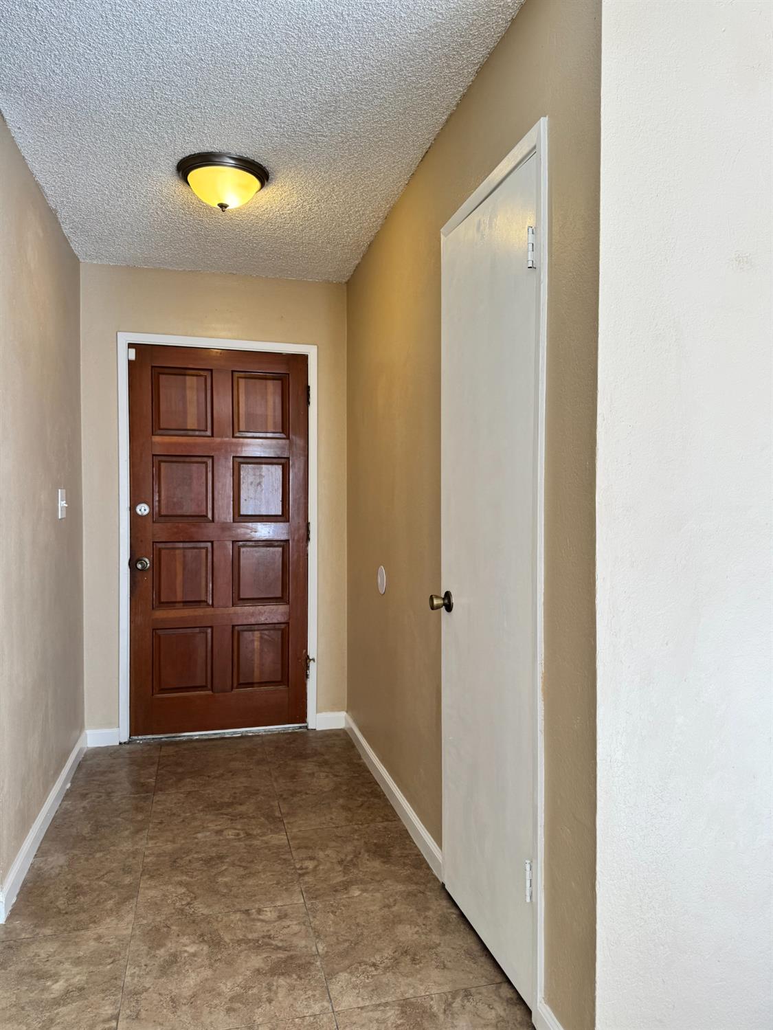 Detail Gallery Image 3 of 24 For 1813 Murrietta Ln, Modesto,  CA 95355 - 3 Beds | 2 Baths