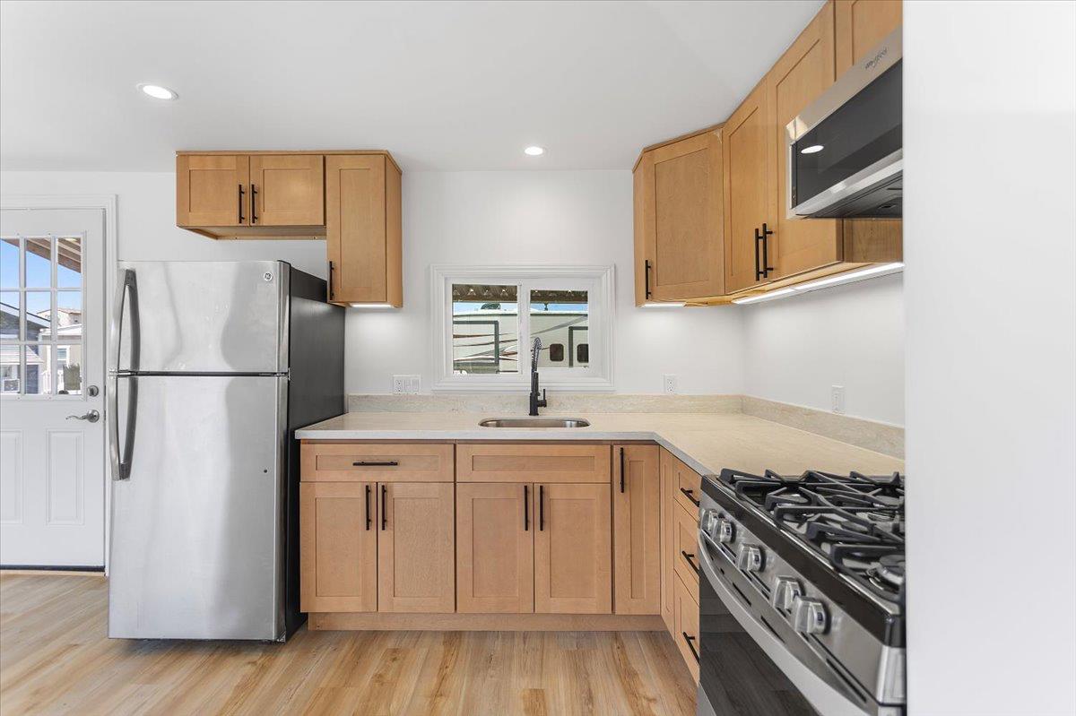 Detail Gallery Image 8 of 17 For 555 Mclaughlin Avenue 42, San Jose,  CA 95116 - 1 Beds | 1 Baths