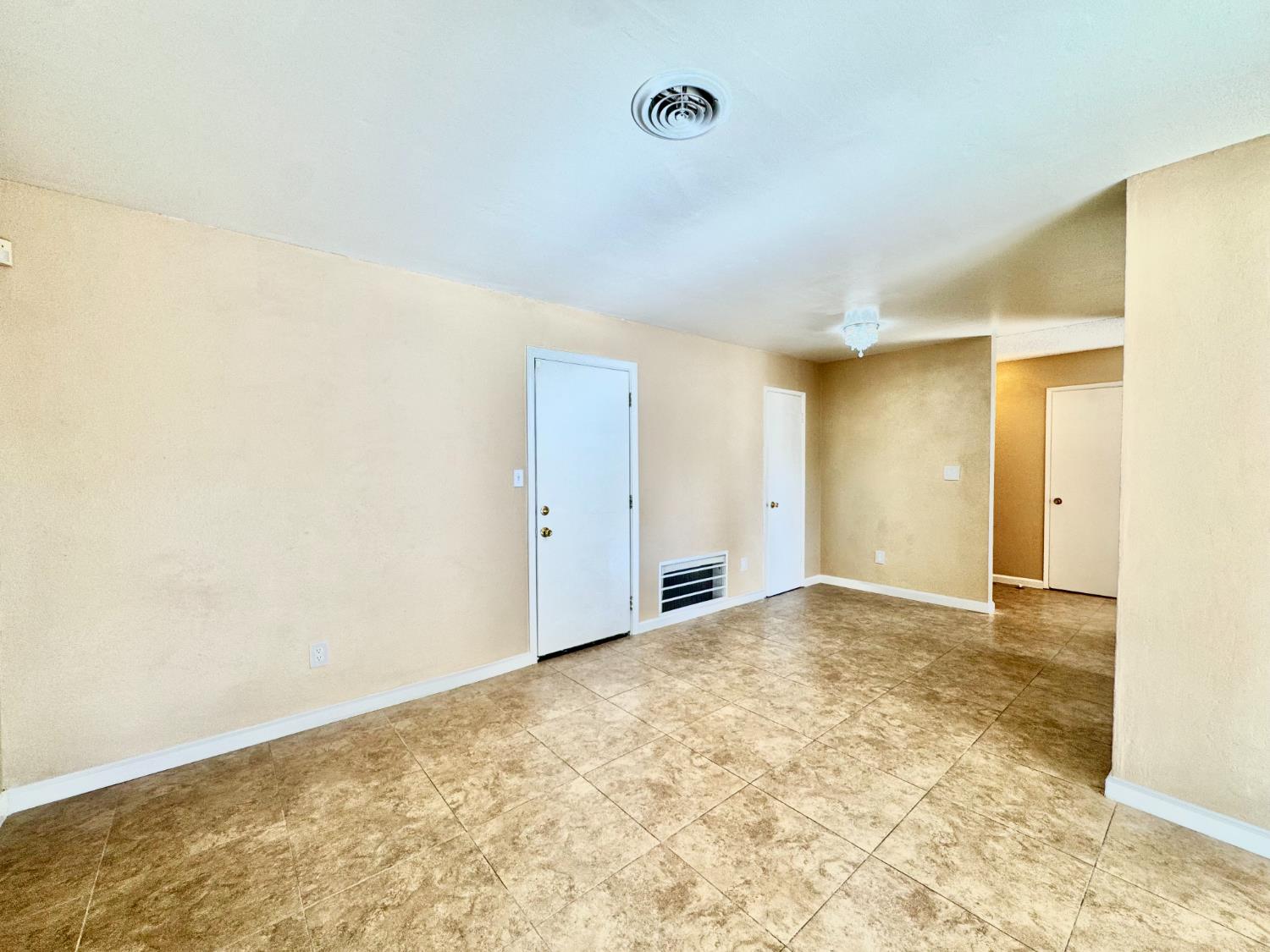 Detail Gallery Image 8 of 24 For 1813 Murrietta Ln, Modesto,  CA 95355 - 3 Beds | 2 Baths