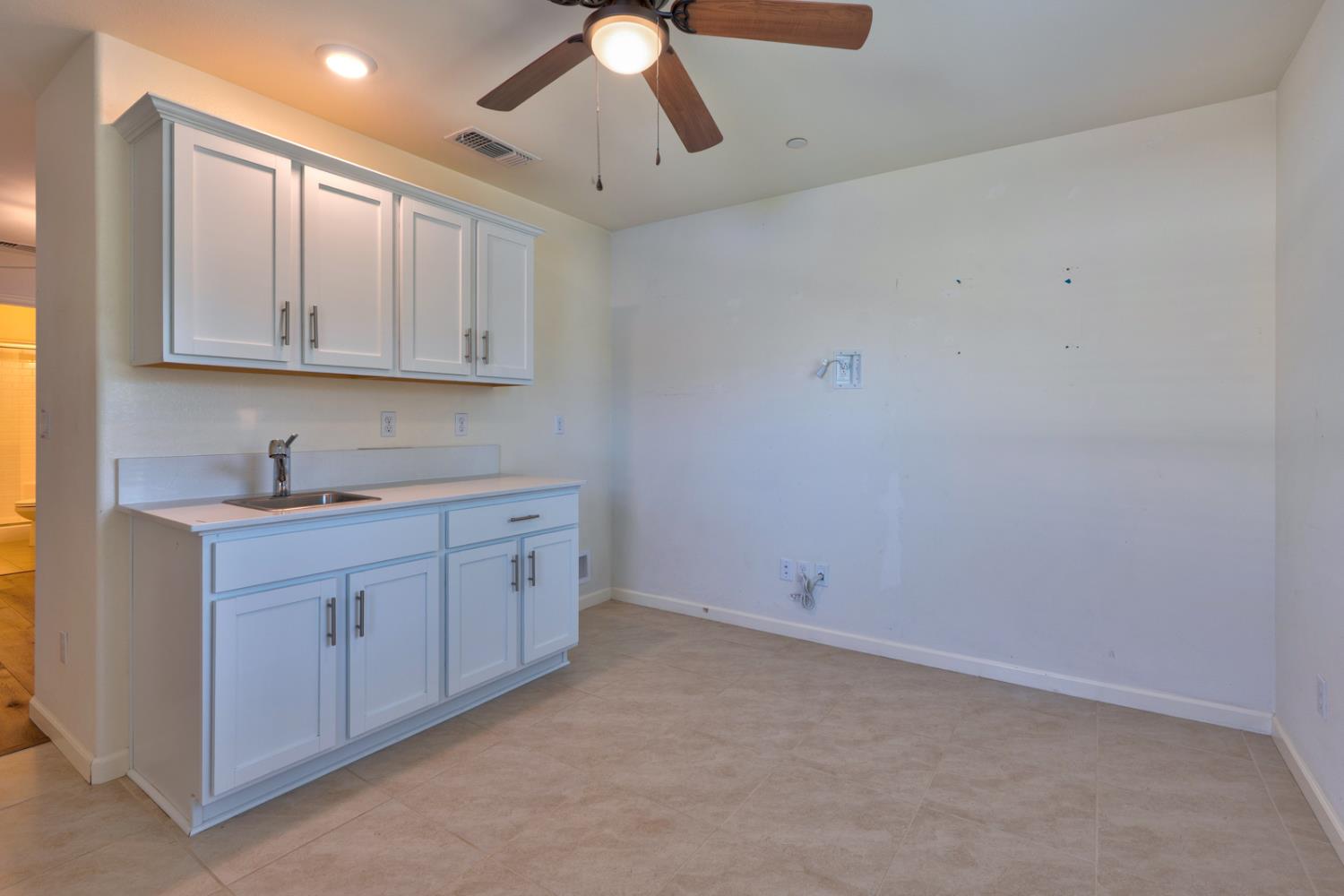 Detail Gallery Image 14 of 72 For 753 Heitz Way, Merced,  CA 95348 - 5 Beds | 3/1 Baths