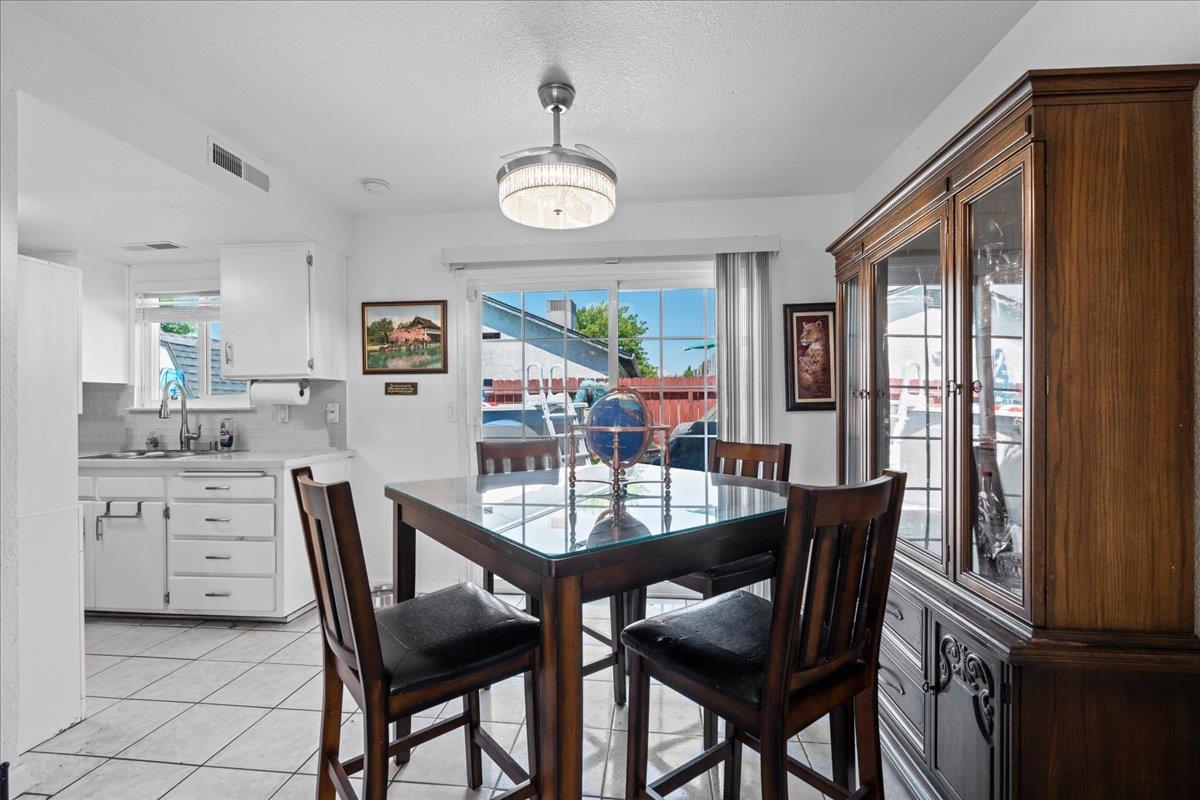 Detail Gallery Image 7 of 28 For 1572 Vine Cir, Atwater,  CA 95301 - 3 Beds | 1/1 Baths