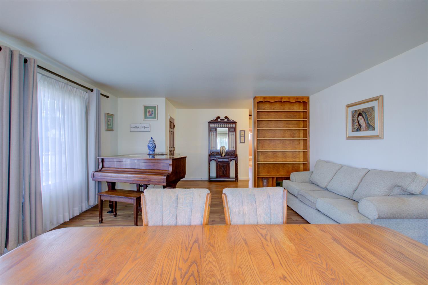 Detail Gallery Image 8 of 41 For 701 W 6th St, Gilroy,  CA 95020 - 3 Beds | 2 Baths