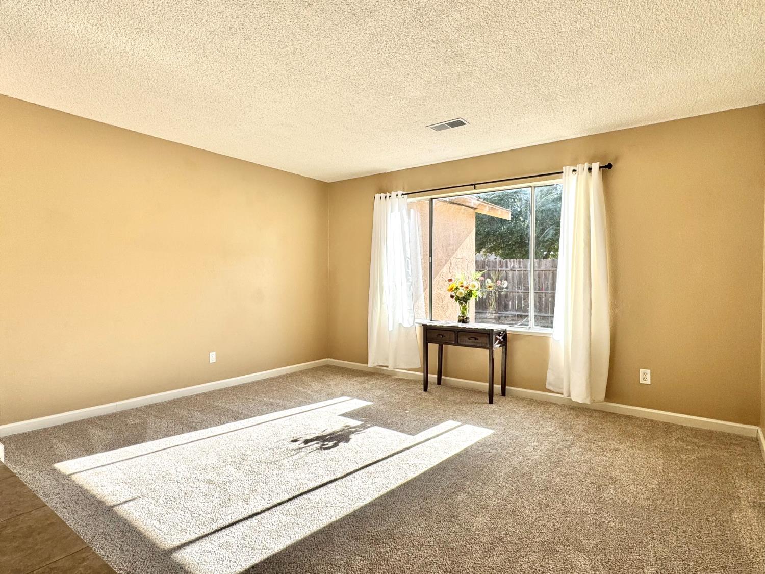 Detail Gallery Image 6 of 24 For 1813 Murrietta Ln, Modesto,  CA 95355 - 3 Beds | 2 Baths