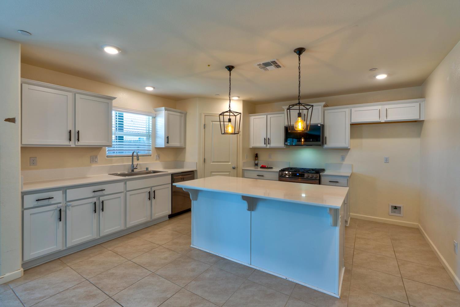 Detail Gallery Image 25 of 72 For 753 Heitz Way, Merced,  CA 95348 - 5 Beds | 3/1 Baths