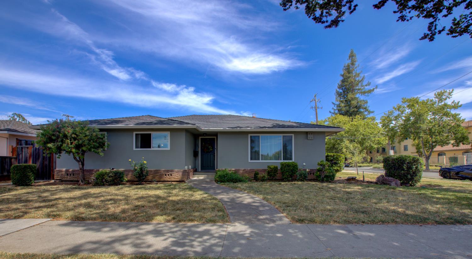 Detail Gallery Image 2 of 41 For 701 W 6th St, Gilroy,  CA 95020 - 3 Beds | 2 Baths