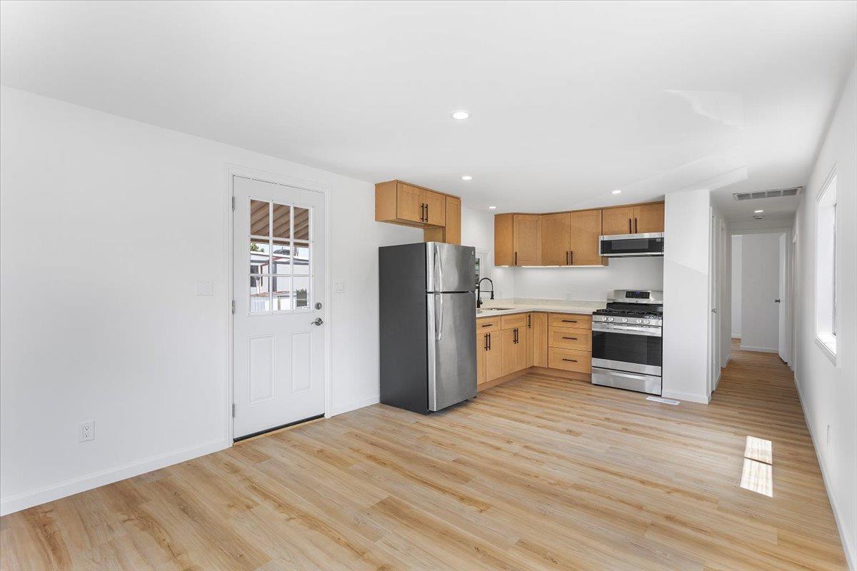 Detail Gallery Image 4 of 17 For 555 Mclaughlin Avenue 42, San Jose,  CA 95116 - 1 Beds | 1 Baths