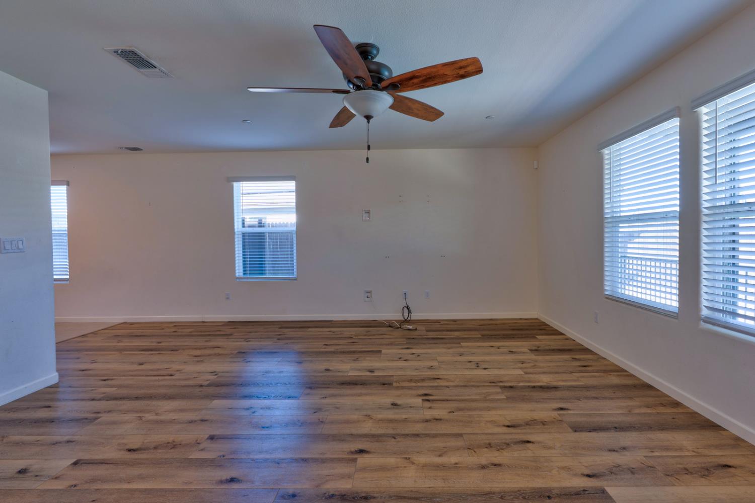 Detail Gallery Image 19 of 72 For 753 Heitz Way, Merced,  CA 95348 - 5 Beds | 3/1 Baths