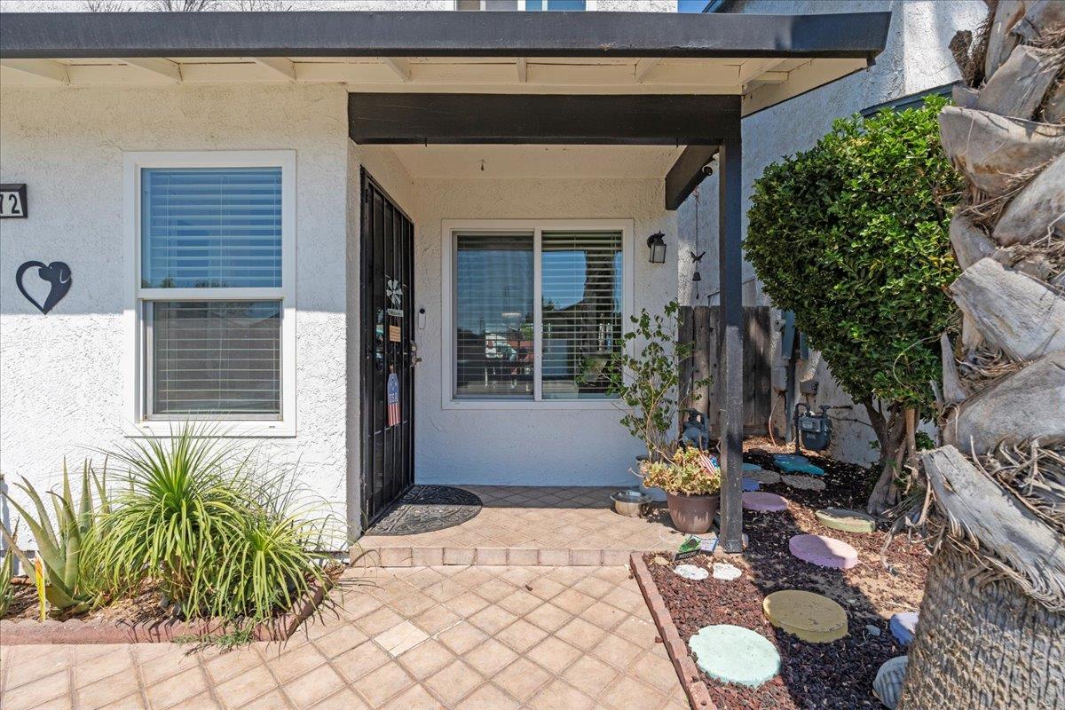 Detail Gallery Image 3 of 28 For 1572 Vine Cir, Atwater,  CA 95301 - 3 Beds | 1/1 Baths