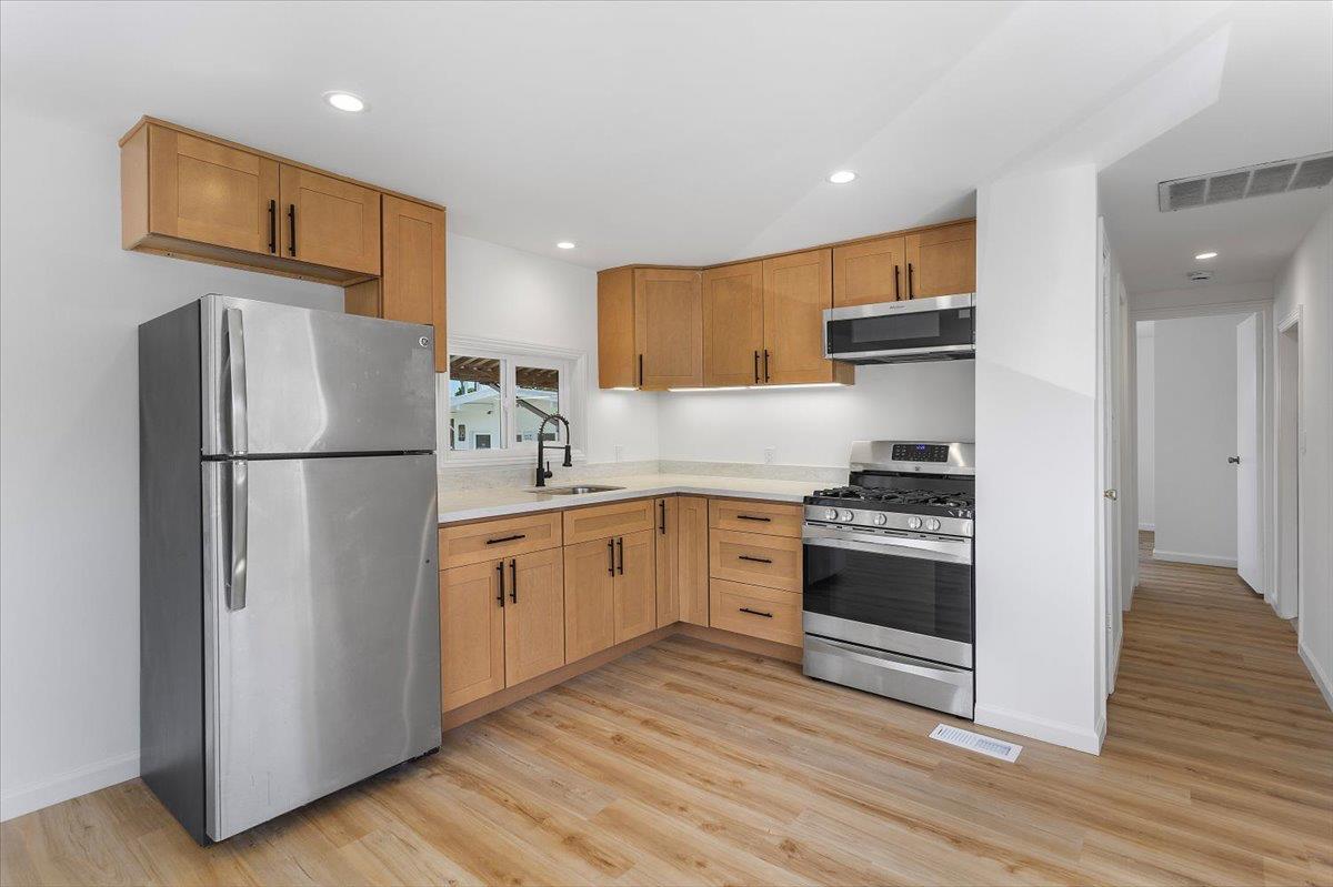 Detail Gallery Image 7 of 17 For 555 Mclaughlin Avenue 42, San Jose,  CA 95116 - 1 Beds | 1 Baths