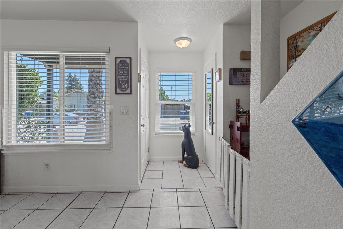 Detail Gallery Image 4 of 28 For 1572 Vine Cir, Atwater,  CA 95301 - 3 Beds | 1/1 Baths