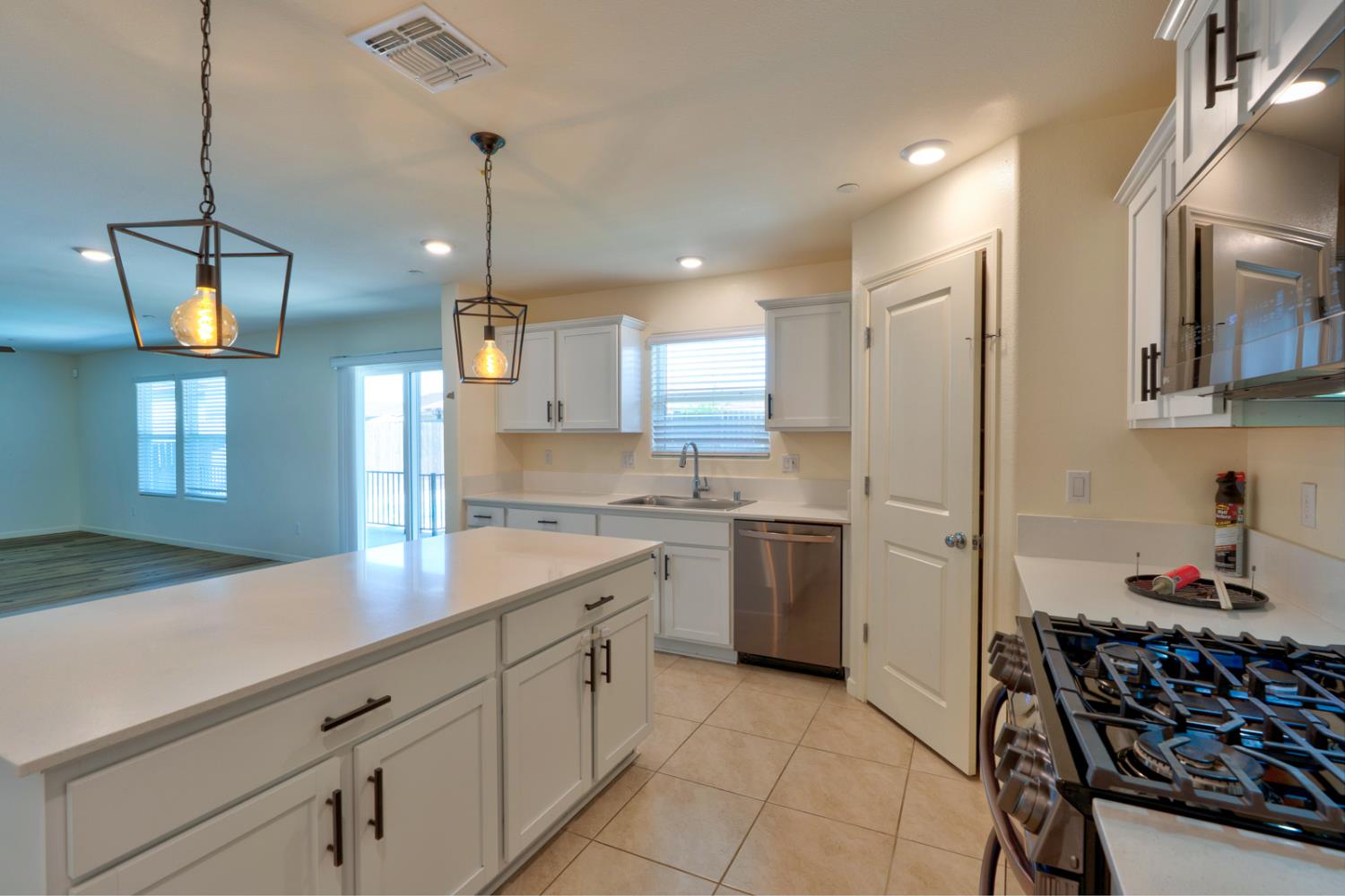 Detail Gallery Image 29 of 72 For 753 Heitz Way, Merced,  CA 95348 - 5 Beds | 3/1 Baths