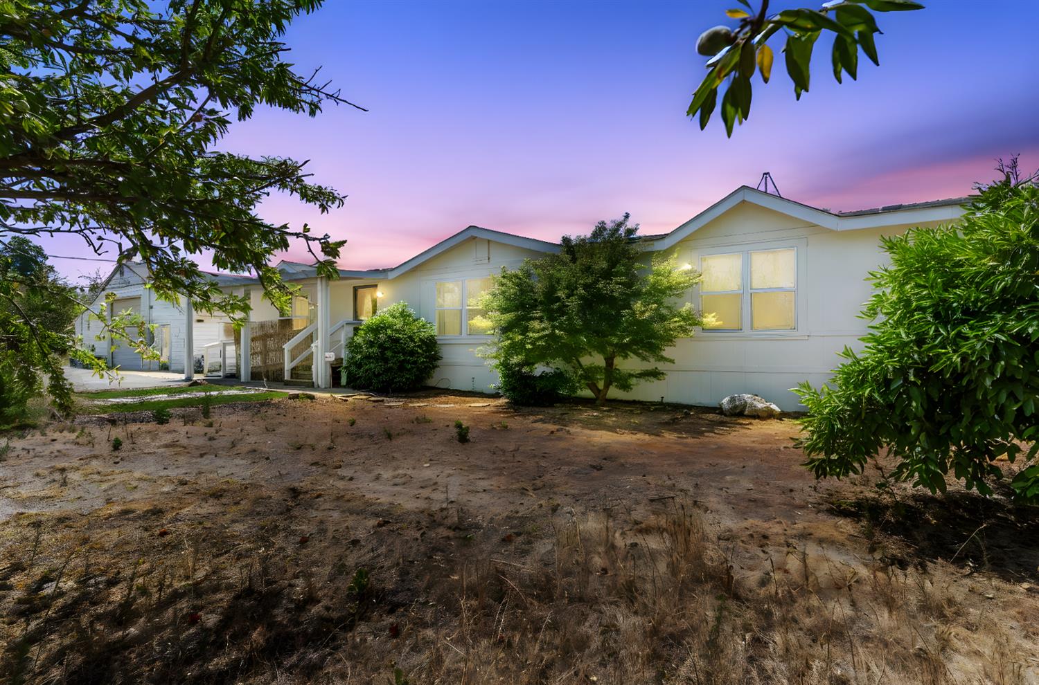 Detail Gallery Image 1 of 11 For 1112 Ladd Rd, Modesto,  CA 95356 - 3 Beds | 2 Baths