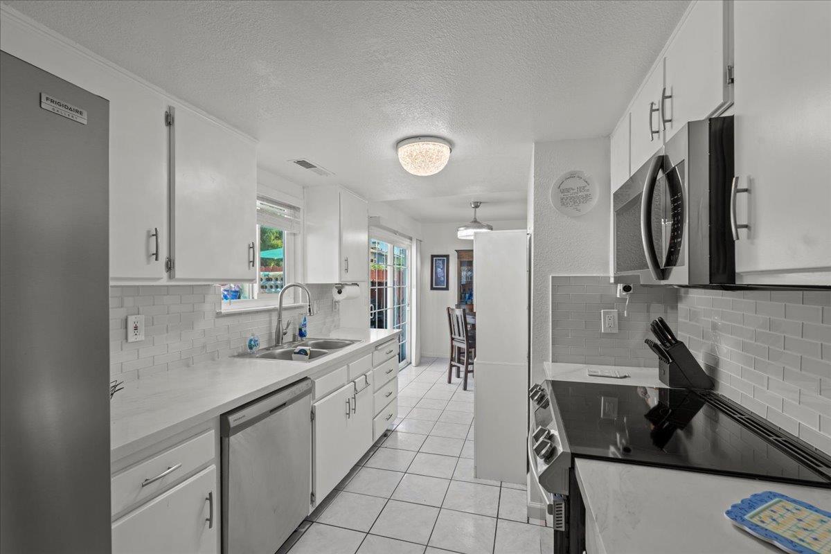 Detail Gallery Image 8 of 28 For 1572 Vine Cir, Atwater,  CA 95301 - 3 Beds | 1/1 Baths