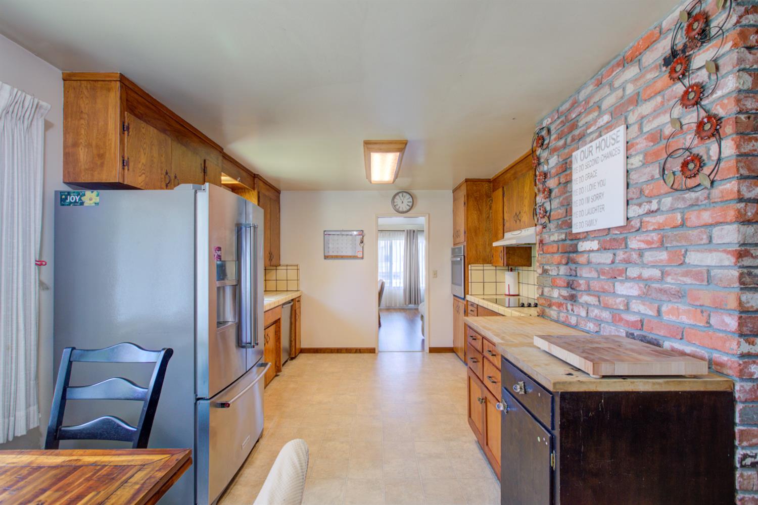 Detail Gallery Image 14 of 41 For 701 W 6th St, Gilroy,  CA 95020 - 3 Beds | 2 Baths