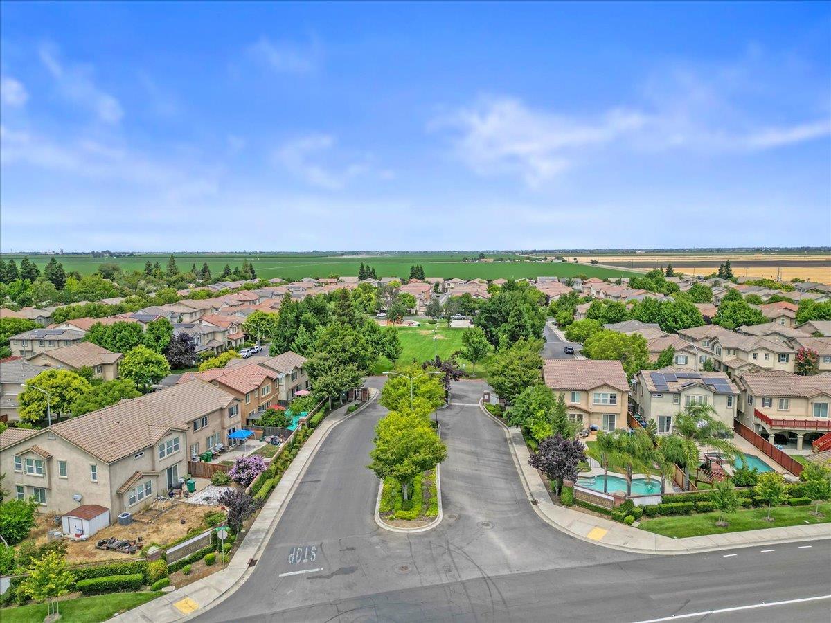 Detail Gallery Image 32 of 34 For 3019 Sweet Lilac Way, Stockton,  CA 95209 - 4 Beds | 2/1 Baths