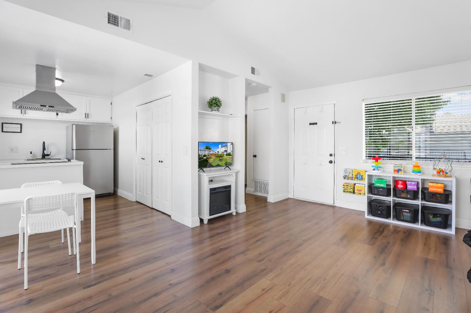 Detail Gallery Image 1 of 20 For 445 Almond Dr #106,  Lodi,  CA 95240 - 1 Beds | 1 Baths
