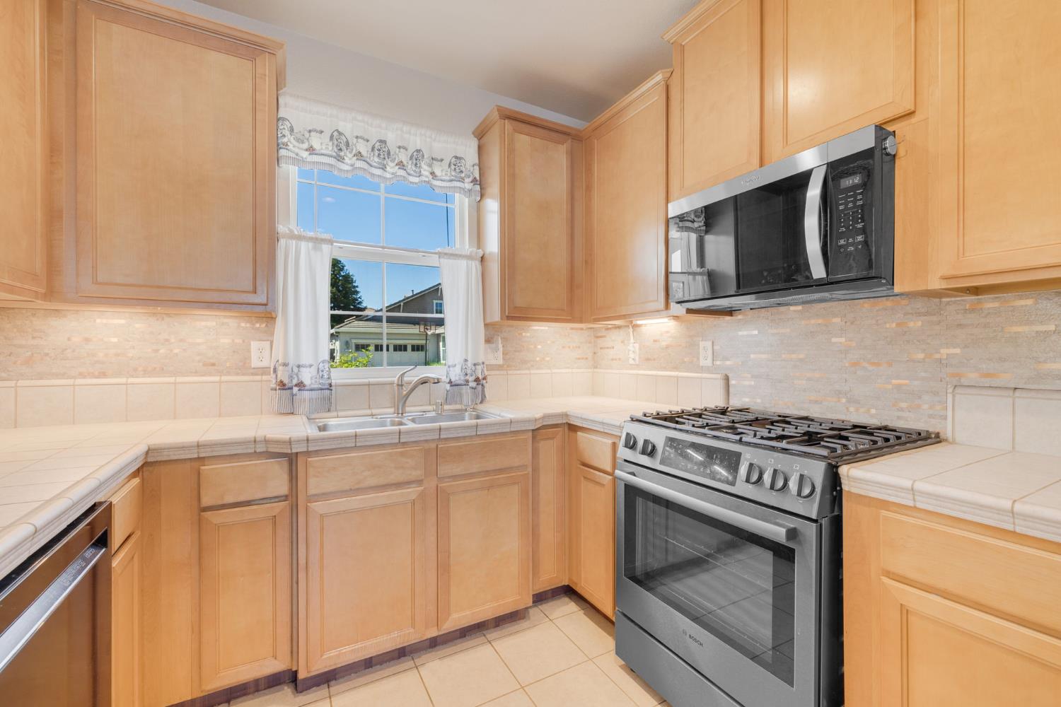 Detail Gallery Image 12 of 38 For 2129 Ulrich Ct, Woodland,  CA 95776 - 2 Beds | 1/1 Baths