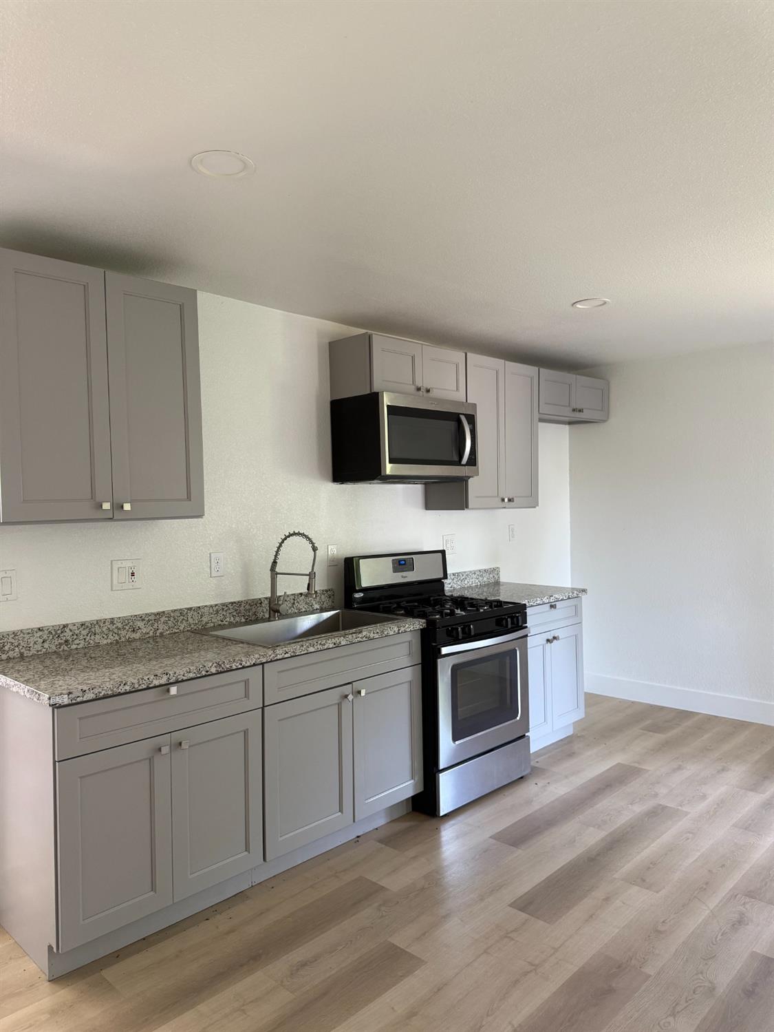 Detail Gallery Image 10 of 15 For 1531 Princeton Ave, Stockton,  CA 95204 - 3 Beds | 2 Baths