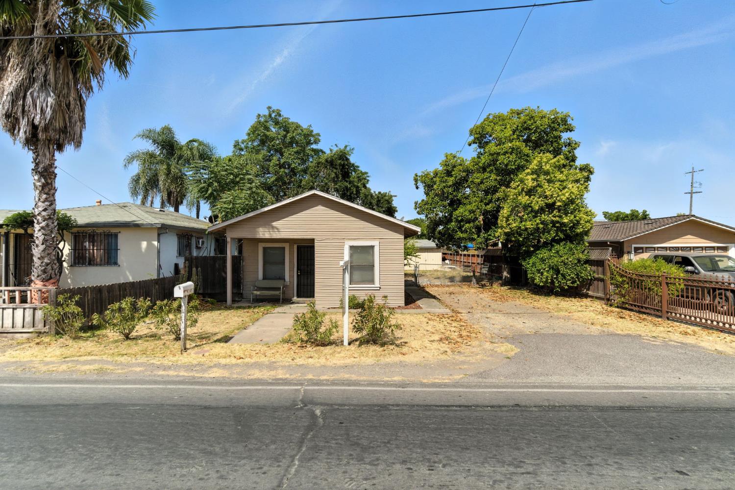 Detail Gallery Image 4 of 26 For 1825 N Filbert St, Stockton,  CA 95205 - 2 Beds | 1 Baths