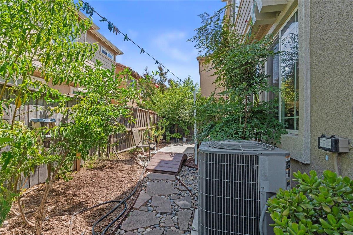 Detail Gallery Image 27 of 34 For 3019 Sweet Lilac Way, Stockton,  CA 95209 - 4 Beds | 2/1 Baths