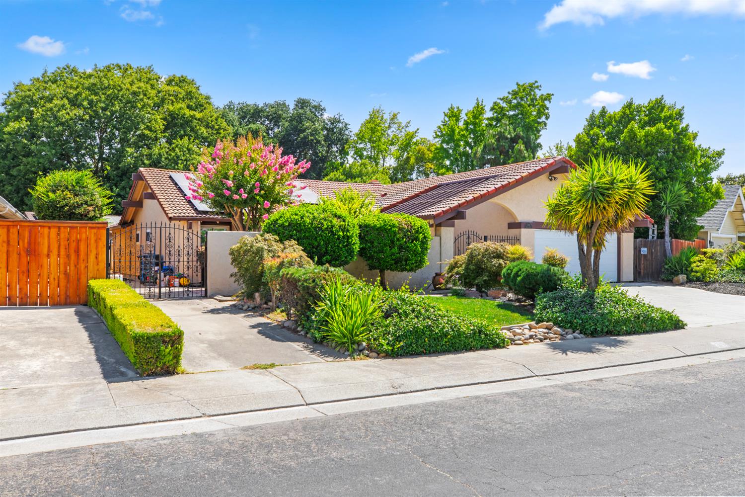Detail Gallery Image 3 of 34 For 5316 Bellini Way, Stockton,  CA 95207 - 4 Beds | 2 Baths