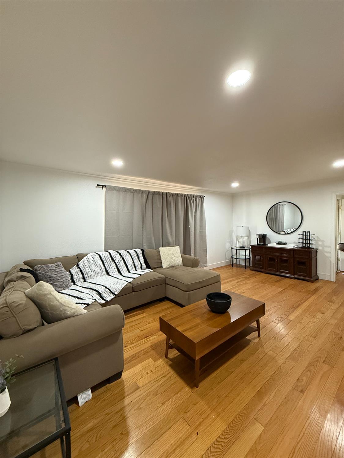 Detail Gallery Image 4 of 15 For 1531 Princeton Ave, Stockton,  CA 95204 - 3 Beds | 2 Baths