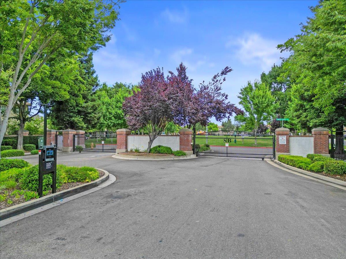Detail Gallery Image 33 of 34 For 3019 Sweet Lilac Way, Stockton,  CA 95209 - 4 Beds | 2/1 Baths