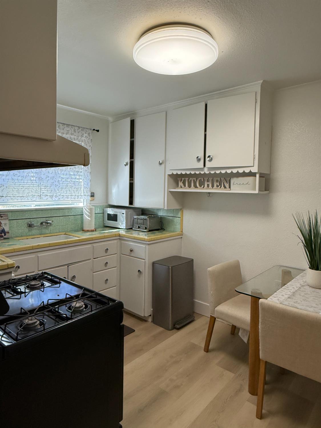 Detail Gallery Image 5 of 15 For 1531 Princeton Ave, Stockton,  CA 95204 - 3 Beds | 2 Baths
