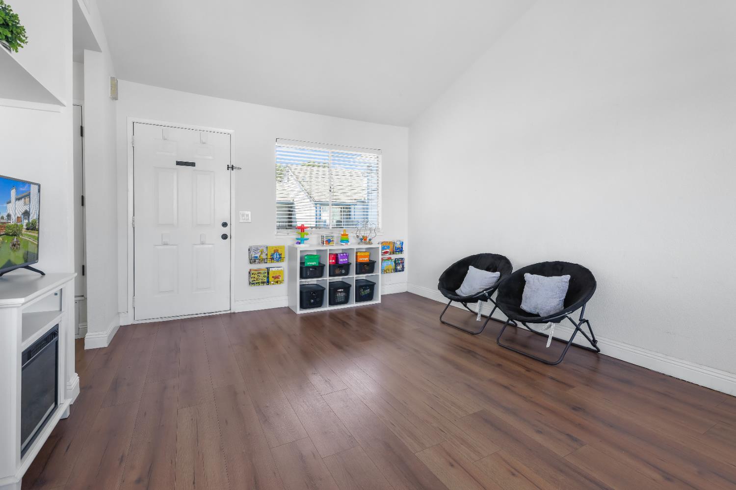 Detail Gallery Image 2 of 20 For 445 Almond Dr #106,  Lodi,  CA 95240 - 1 Beds | 1 Baths