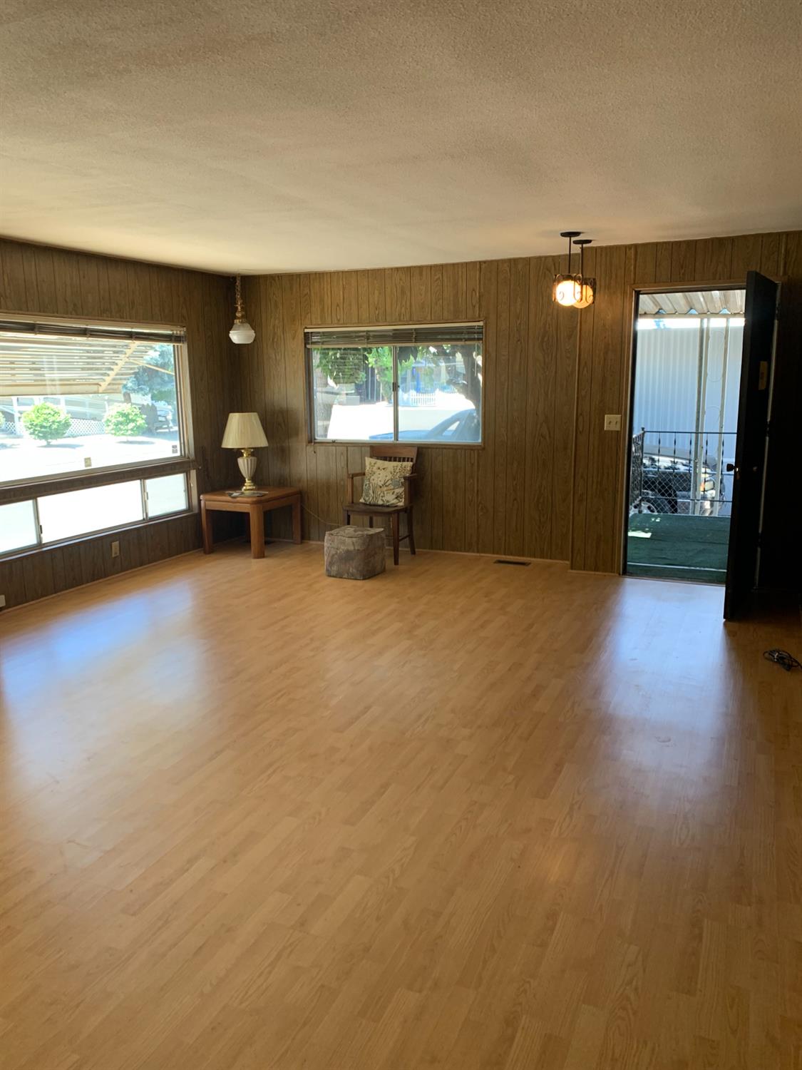 Detail Gallery Image 5 of 32 For 2121 Viking Ln, Modesto,  CA 95350 - 2 Beds | 2 Baths