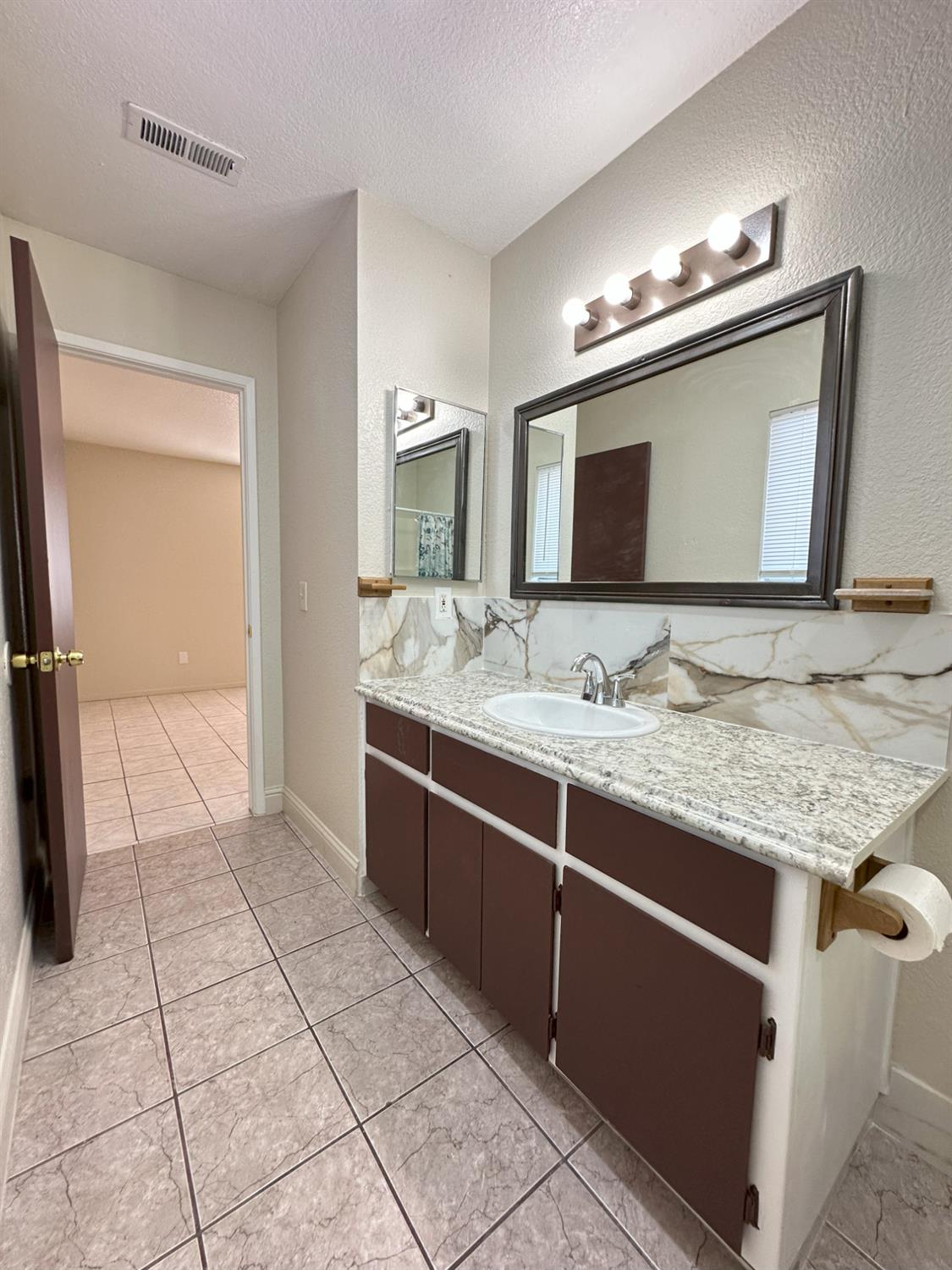Detail Gallery Image 23 of 31 For 209 Pine St, Modesto,  CA 95351 - 3 Beds | 2 Baths