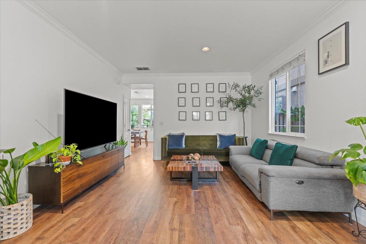 Detail Gallery Image 4 of 34 For 3019 Sweet Lilac Way, Stockton,  CA 95209 - 4 Beds | 2/1 Baths