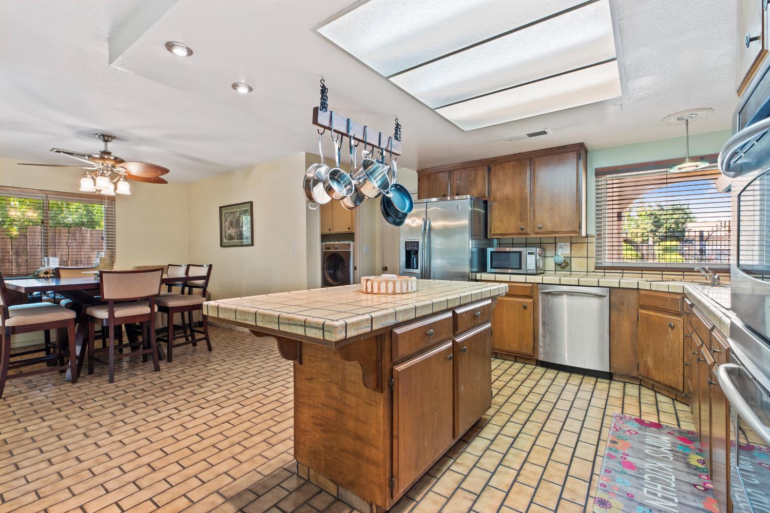 Detail Gallery Image 15 of 34 For 5316 Bellini Way, Stockton,  CA 95207 - 4 Beds | 2 Baths