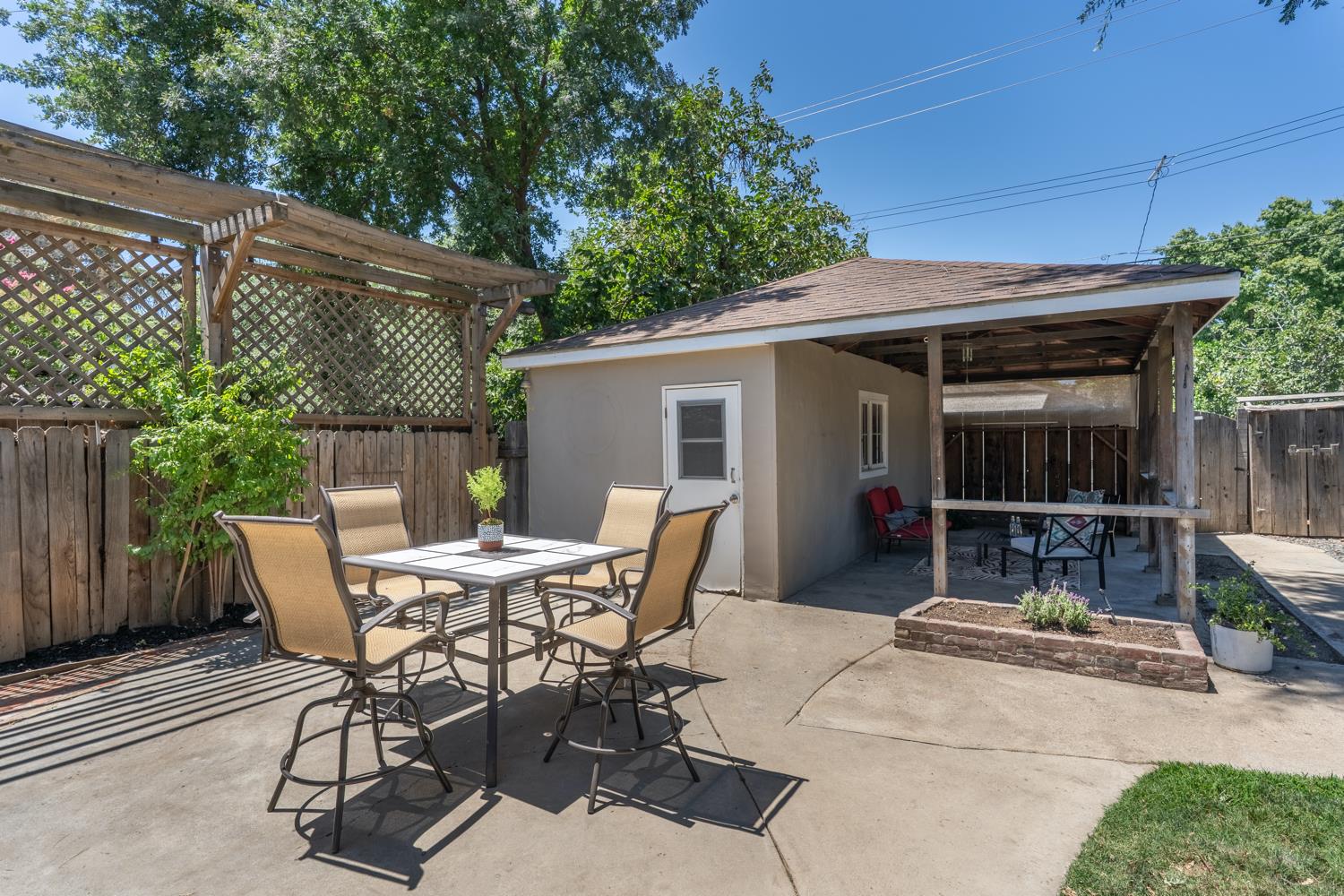 Detail Gallery Image 8 of 29 For 417 Rowland Ave, Modesto,  CA 95354 - 3 Beds | 2 Baths