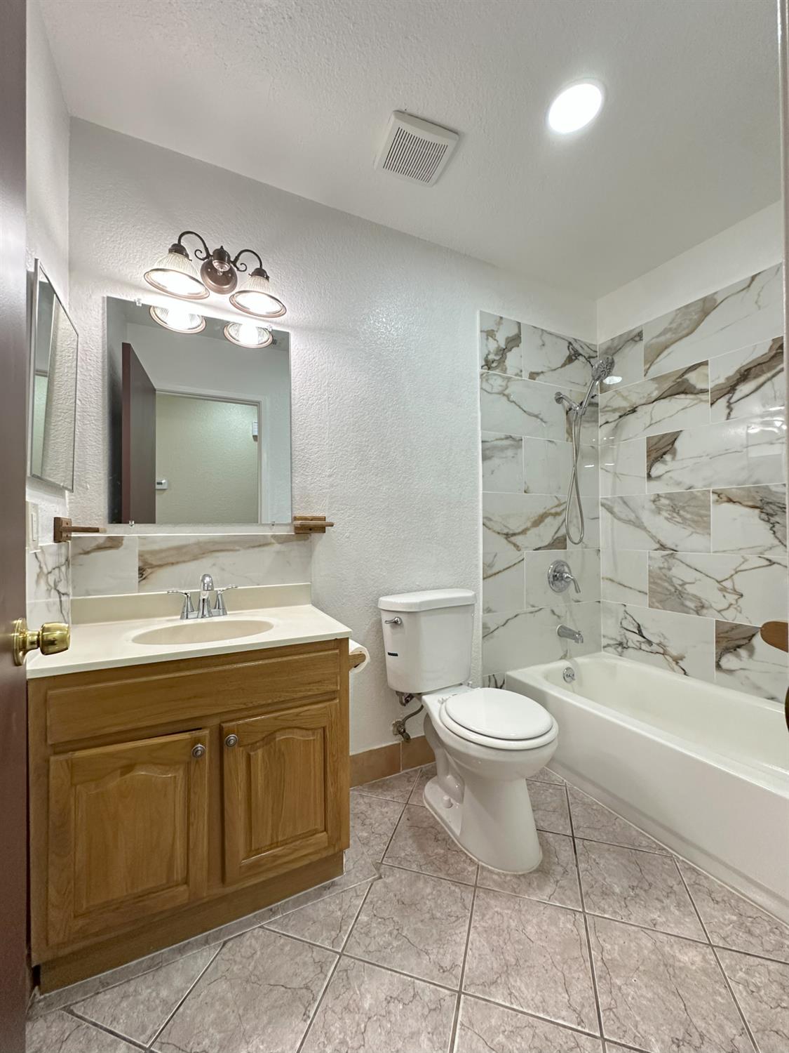 Detail Gallery Image 12 of 31 For 209 Pine St, Modesto,  CA 95351 - 3 Beds | 2 Baths