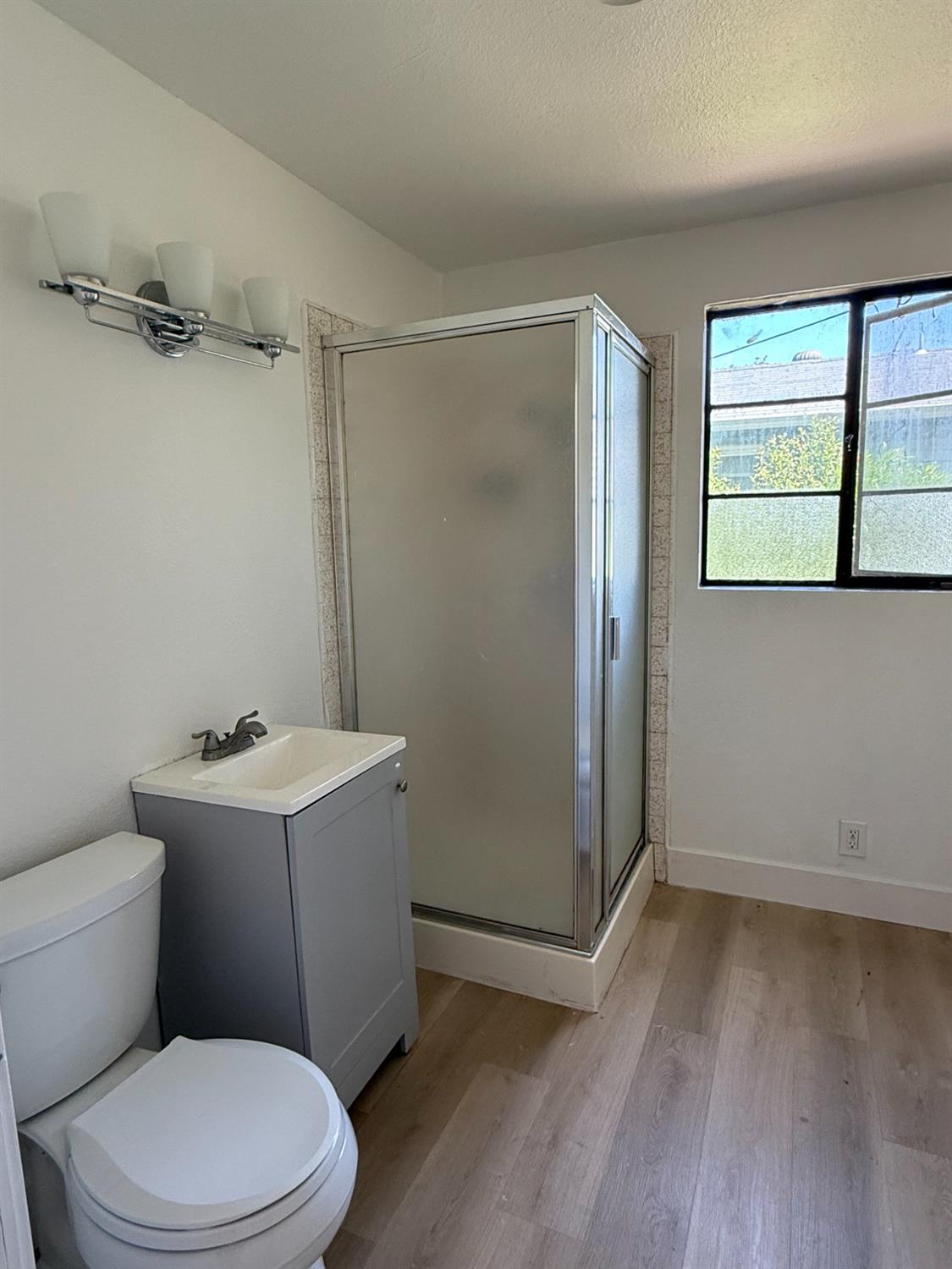 Detail Gallery Image 12 of 15 For 1531 Princeton Ave, Stockton,  CA 95204 - 3 Beds | 2 Baths