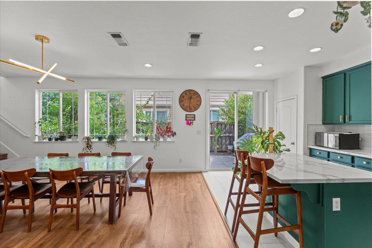 Detail Gallery Image 6 of 34 For 3019 Sweet Lilac Way, Stockton,  CA 95209 - 4 Beds | 2/1 Baths