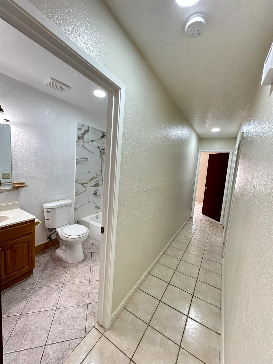 Detail Gallery Image 14 of 31 For 209 Pine St, Modesto,  CA 95351 - 3 Beds | 2 Baths