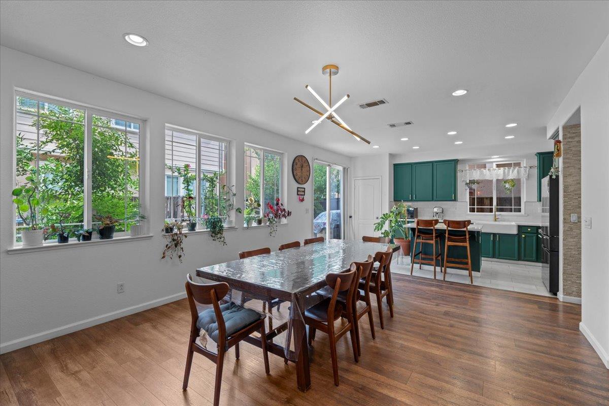 Detail Gallery Image 7 of 34 For 3019 Sweet Lilac Way, Stockton,  CA 95209 - 4 Beds | 2/1 Baths
