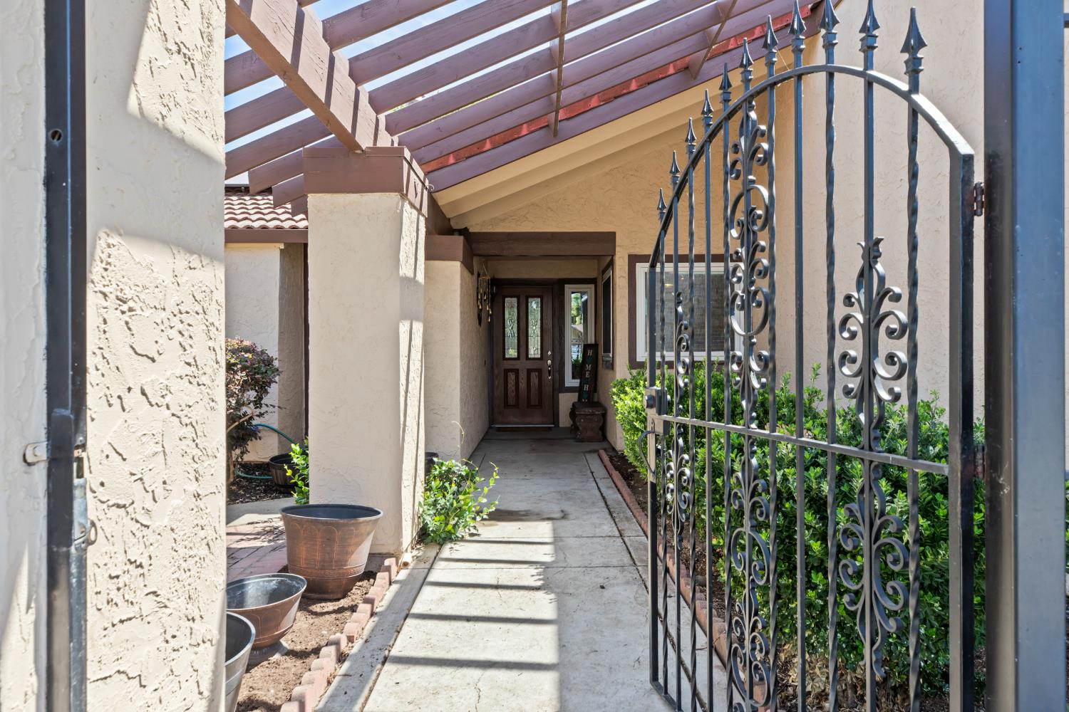 Detail Gallery Image 5 of 34 For 5316 Bellini Way, Stockton,  CA 95207 - 4 Beds | 2 Baths