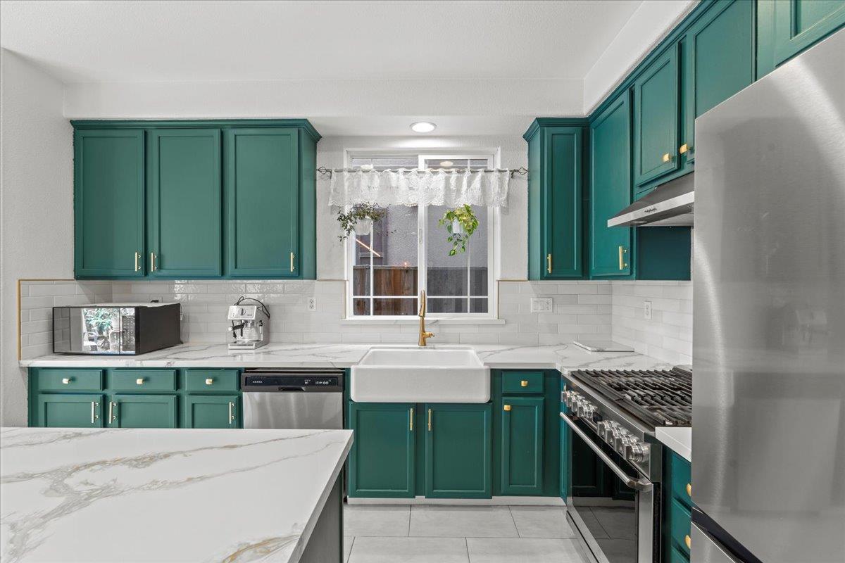 Detail Gallery Image 11 of 34 For 3019 Sweet Lilac Way, Stockton,  CA 95209 - 4 Beds | 2/1 Baths
