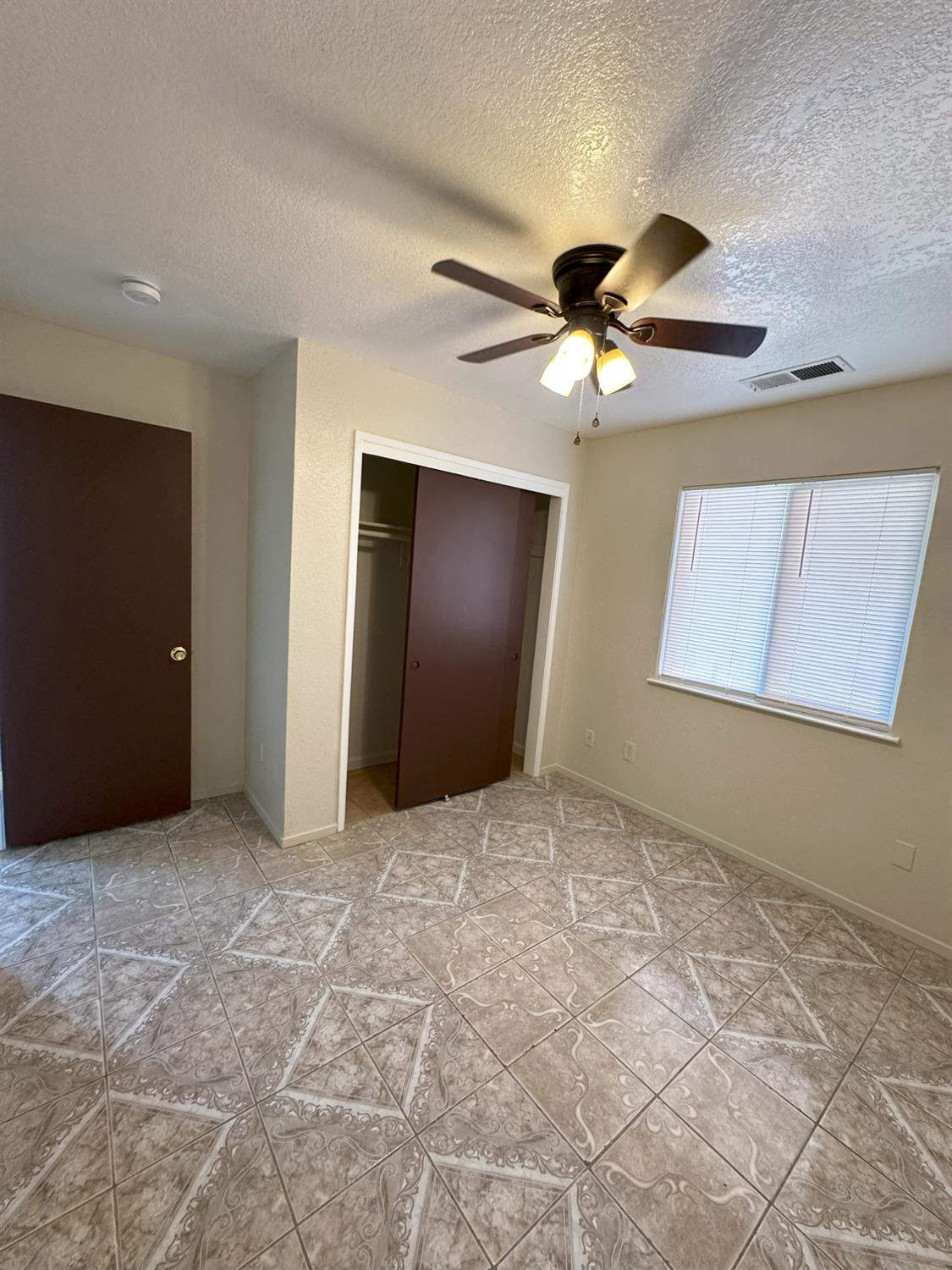Detail Gallery Image 15 of 31 For 209 Pine St, Modesto,  CA 95351 - 3 Beds | 2 Baths