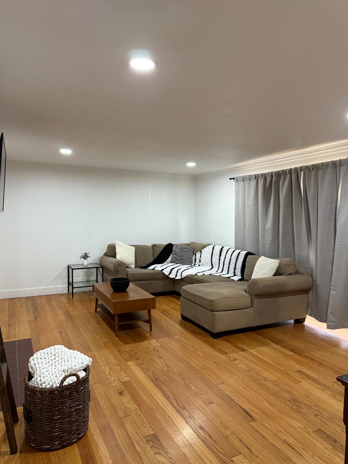 Detail Gallery Image 3 of 15 For 1531 Princeton Ave, Stockton,  CA 95204 - 3 Beds | 2 Baths