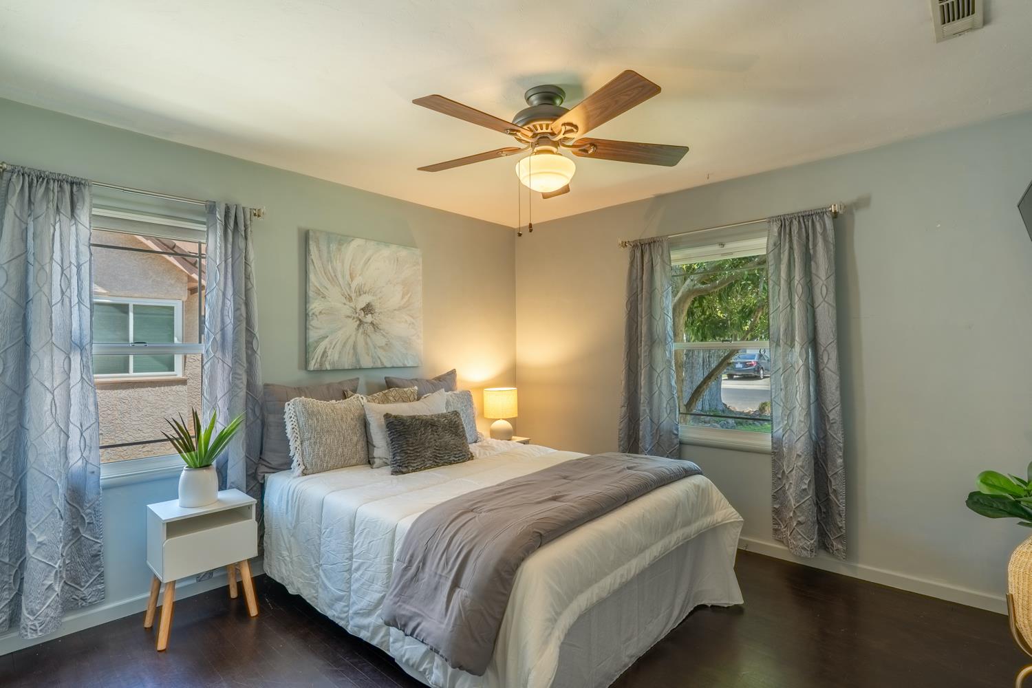 Detail Gallery Image 4 of 29 For 417 Rowland Ave, Modesto,  CA 95354 - 3 Beds | 2 Baths