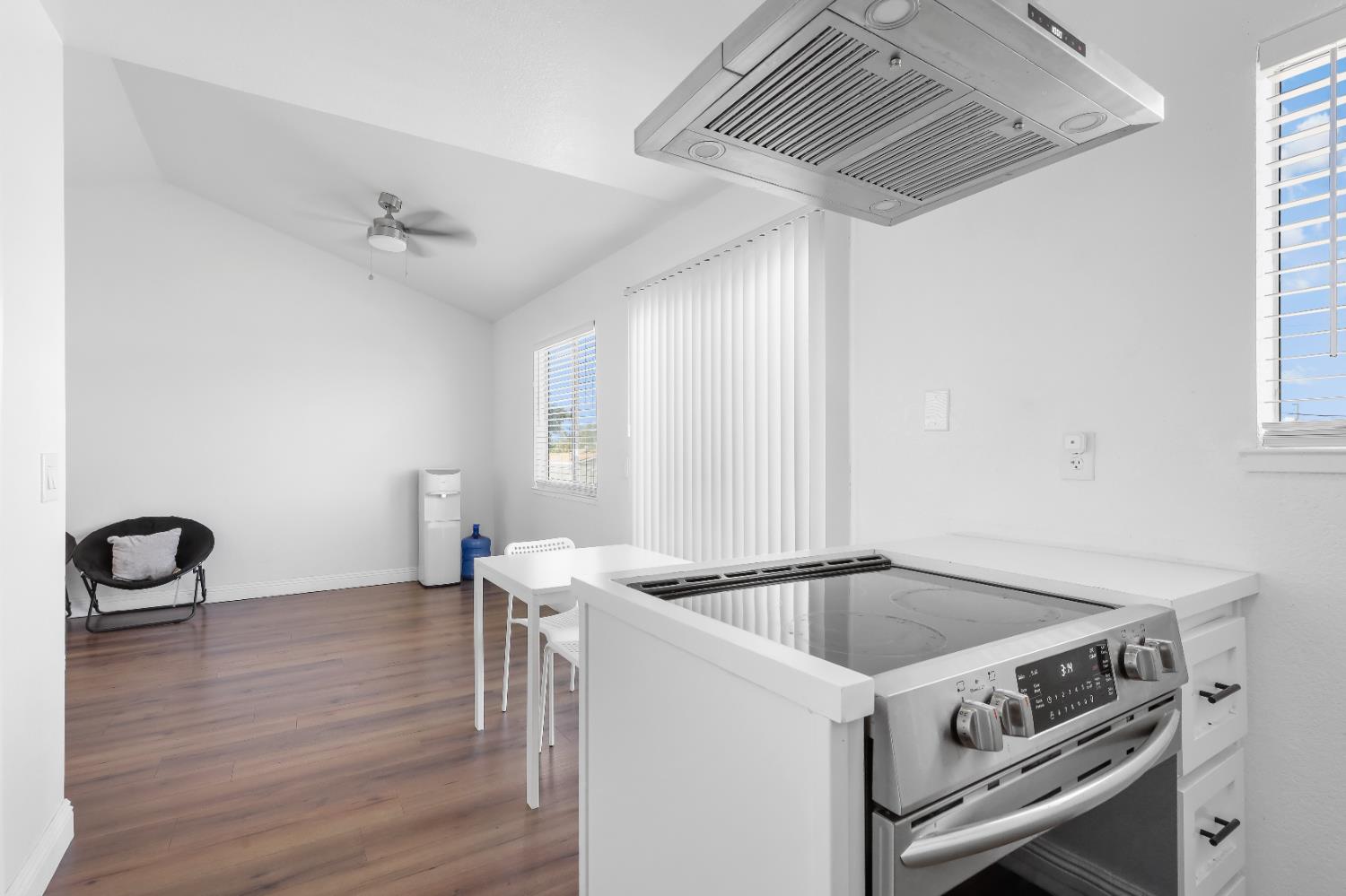Detail Gallery Image 6 of 20 For 445 Almond Dr #106,  Lodi,  CA 95240 - 1 Beds | 1 Baths
