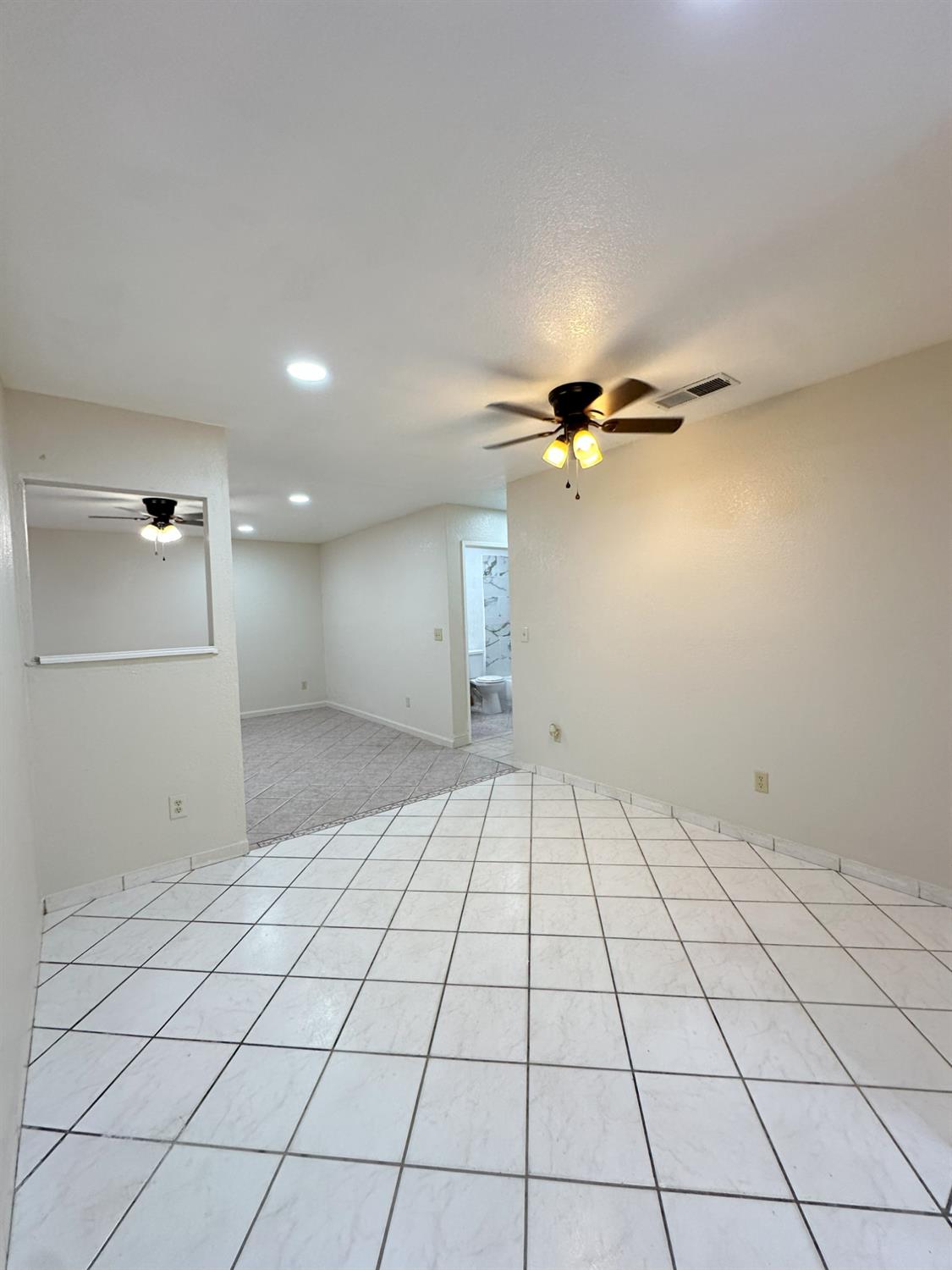Detail Gallery Image 8 of 31 For 209 Pine St, Modesto,  CA 95351 - 3 Beds | 2 Baths
